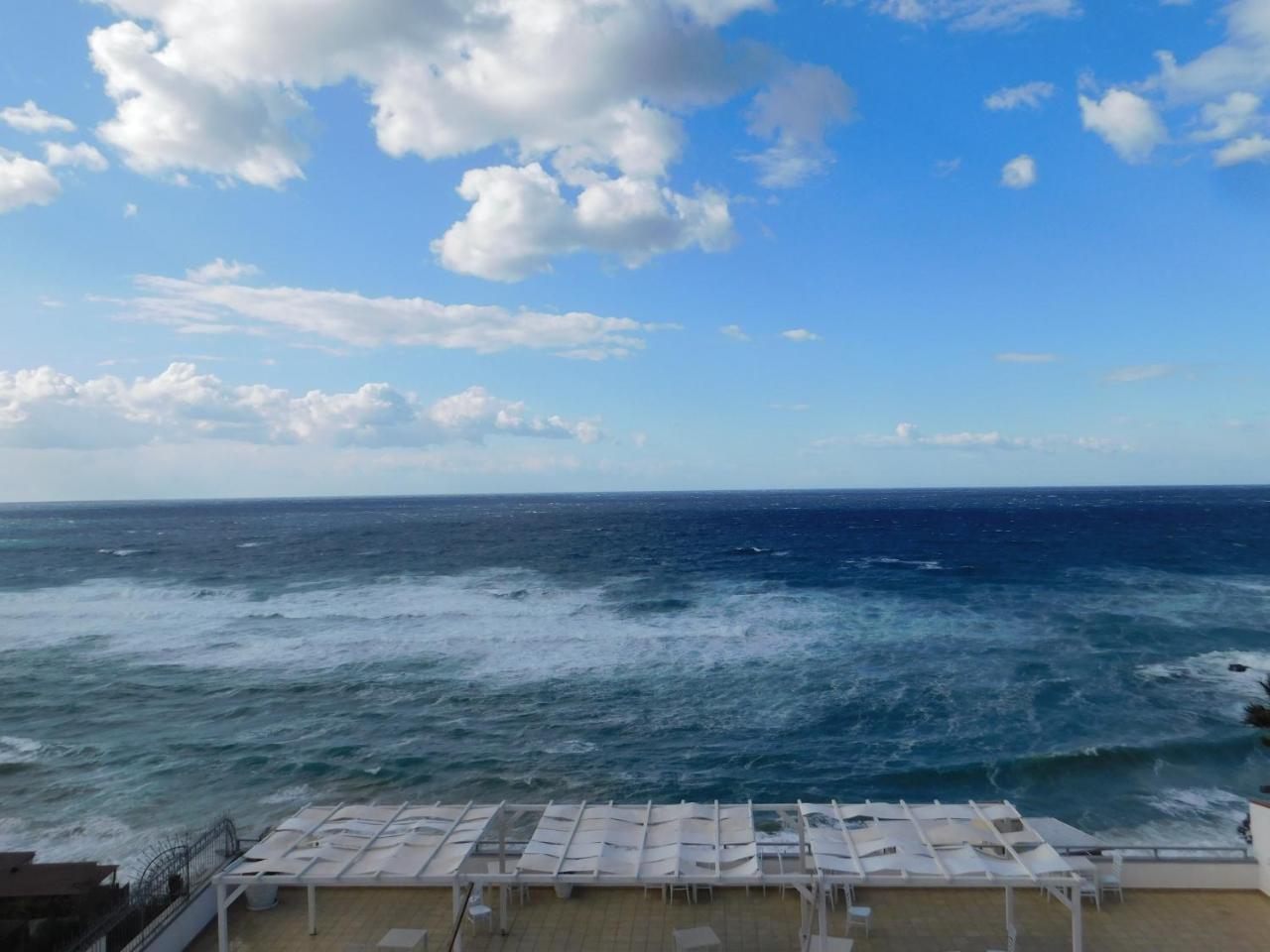 ホテル La Porta Del Mare トロペーア エクステリア 写真