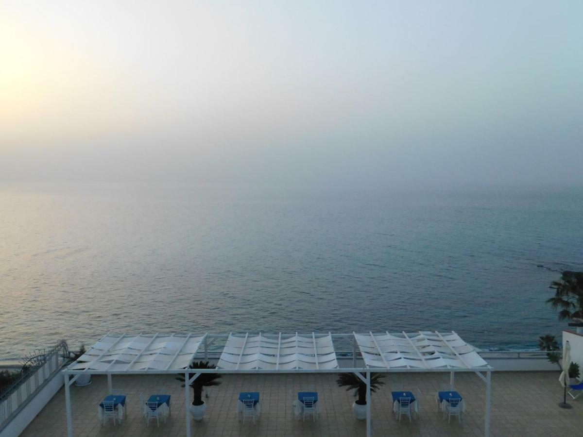 ホテル La Porta Del Mare トロペーア エクステリア 写真